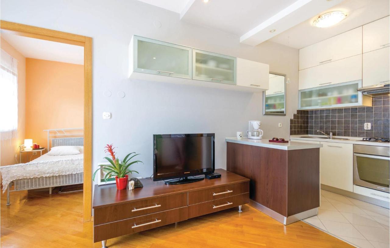 1 Bedroom Amazing Apartment In Rijeka Extérieur photo